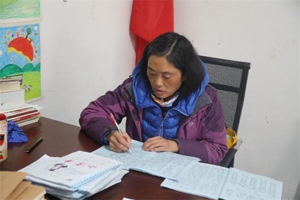 拥有优厚退役待遇，本可以安享生活，一位退役女军官，为何甘愿扎根苦寒大山，守护彝族
