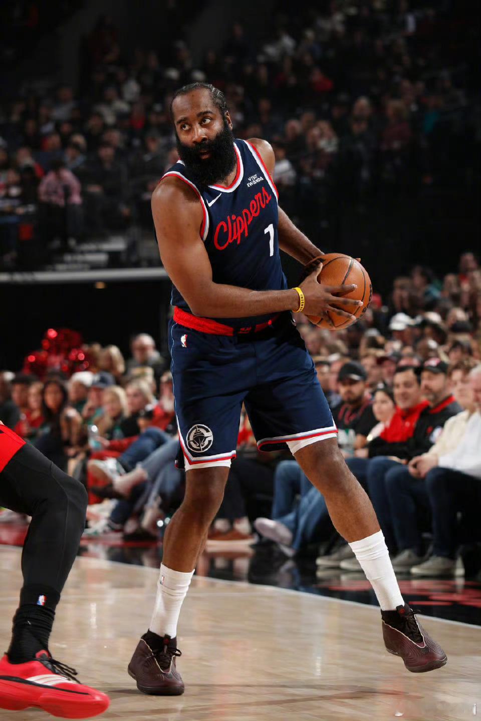 哈登 34分2板6助 W9L21[30/82]个人和团队发挥都很好的一场。一上来