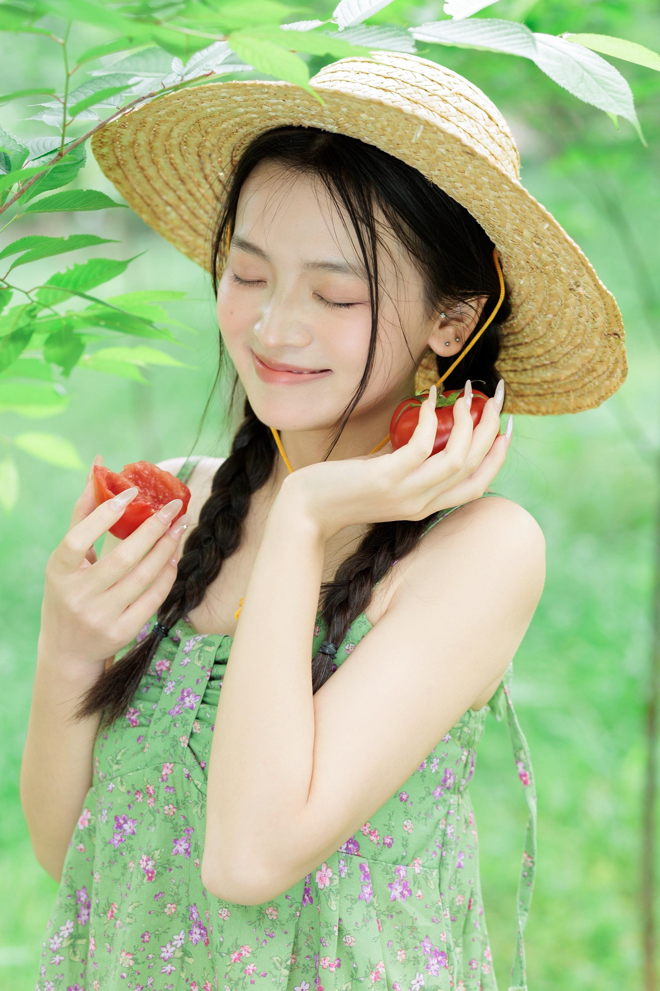在满是绿意的林子里，和夏天撞了个满怀。钻进森林， 躲进绿野， 做一天无...