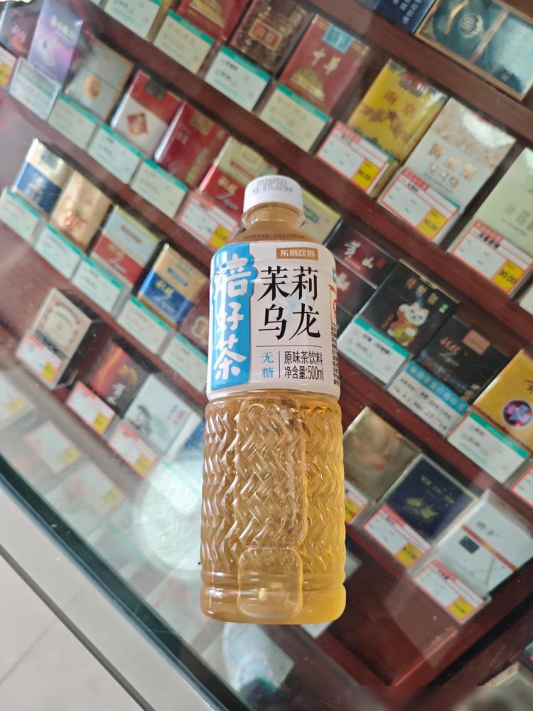 东鹏的一元乐享直接干翻了红牛，然后瞄准了东方树叶，推出了茉莉上茶，效果一般，然后