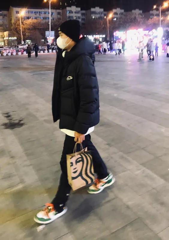 混这三类圈子真能快速赚钱吗？先别急着下定论。有人觉得某些热门行业的圈子，像直播带