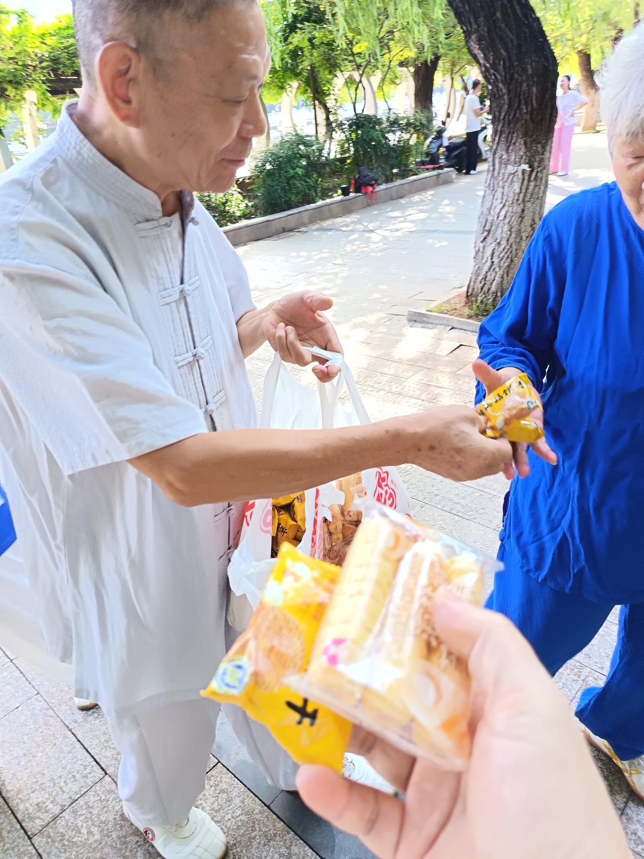 9月初秋的南昌，天气非常的凉爽，最高温度30度。

早上7点起床后，随便洗漱了一