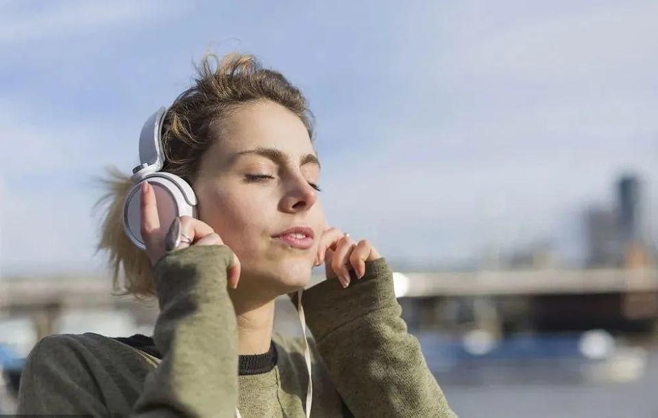 世卫组织“三个60原则”：戴耳机护听力就这么简单！
 
常戴耳机的朋友注意啦，世