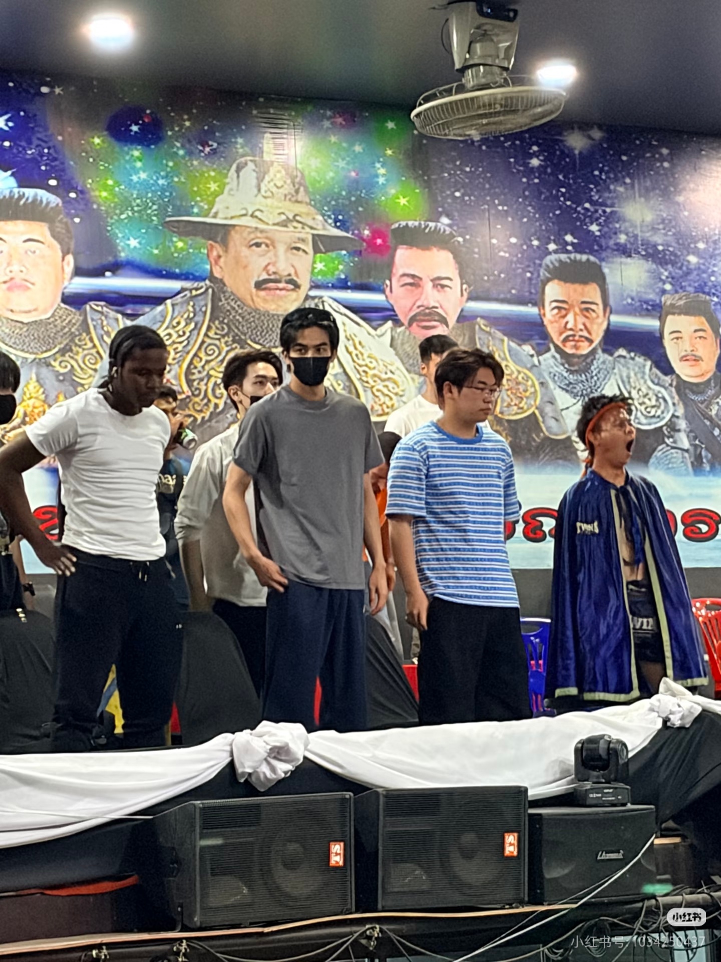 老龙泰国拳击馆被偶遇，是不是下个角色是要打泰拳的 