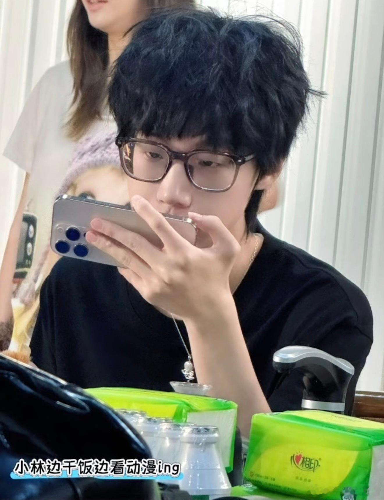 换手机了啊，看起来是16p