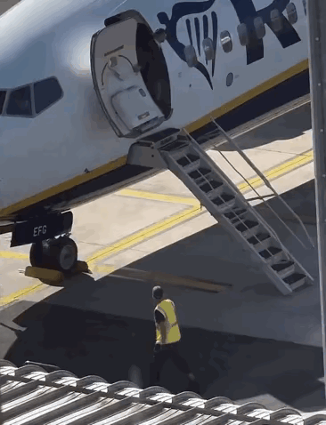 瑞安航空凭借登机悬梯自动收回的设计，每年可节省数百万美元