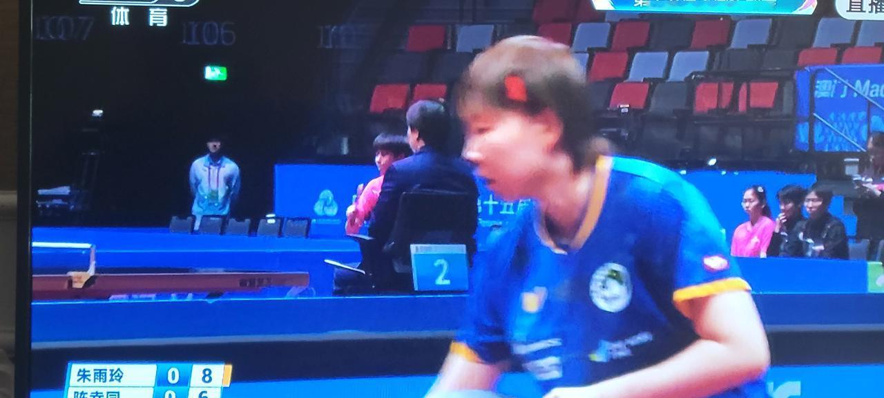 老将朱雨玲太厉害了，这么大年纪了，又没有系统训练，但是对阵世排第三的陈幸同时，进