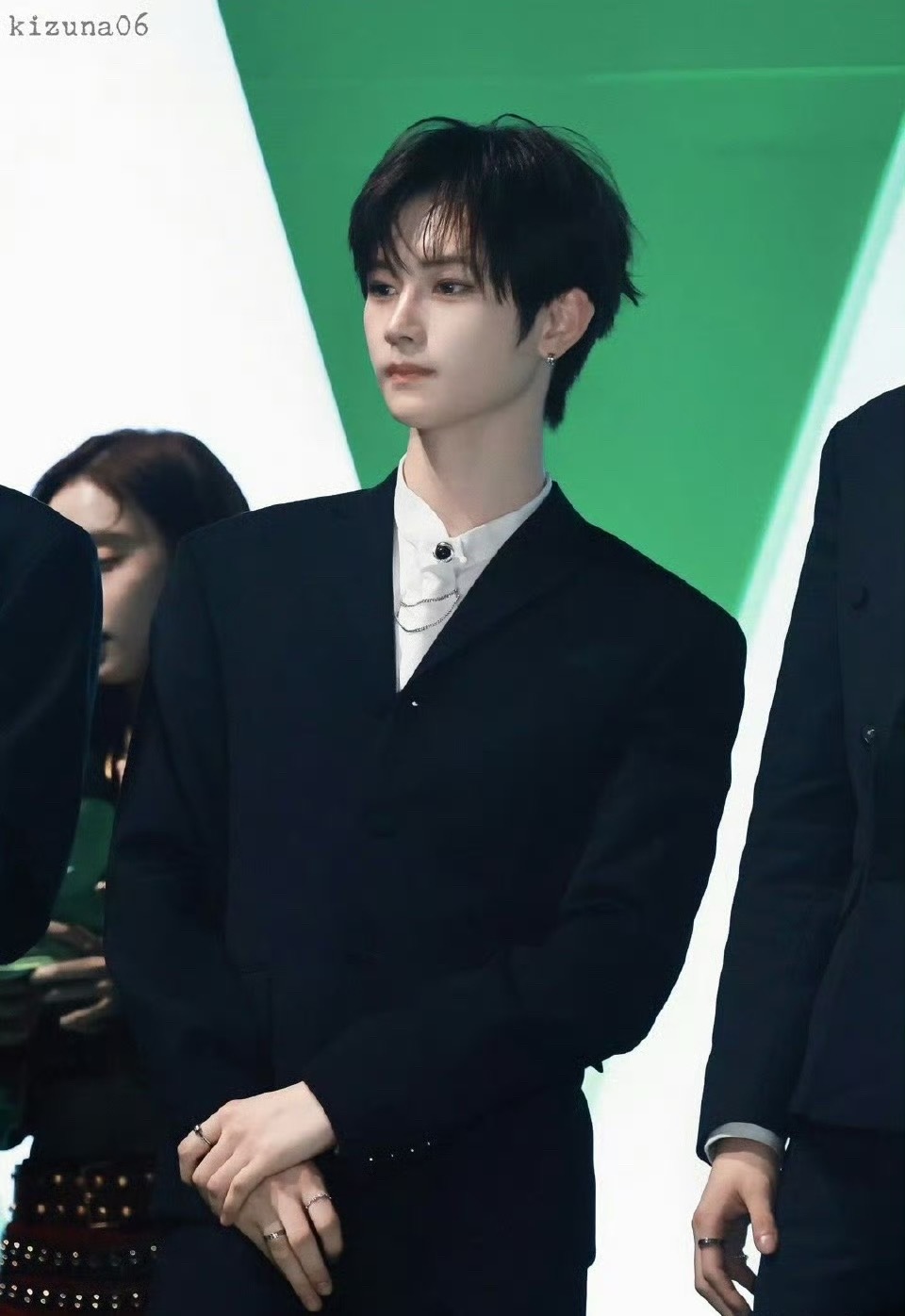 周安信登陆金虔佑开始安利中 发生了什么？ 