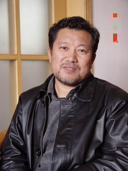 如今很多人都不记得他了吧，他可是演技一流，出演过很多电影作品，像《高山下的花环》