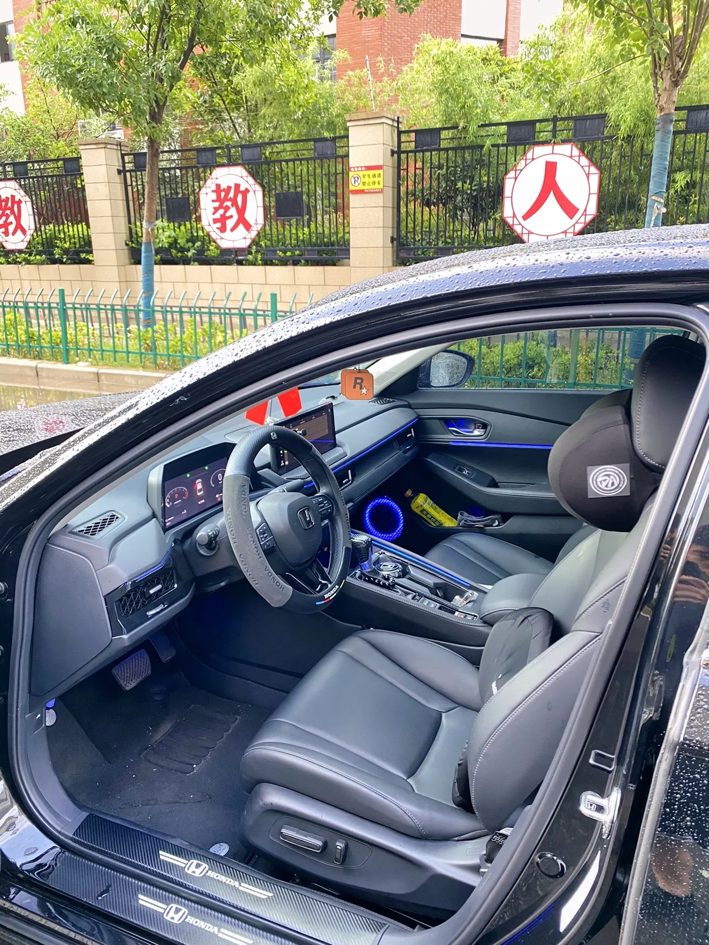 开什么车都不丢人 有辆车开就不错了 不要看网络上人均BBA 现实中钱真...