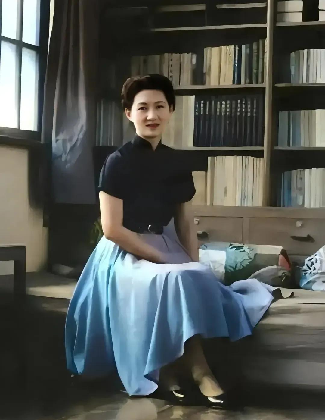 30年代，颜值巅峰期的“赵四”小姐，一张罕见的留影，照片中的她，身姿苗条，面容端