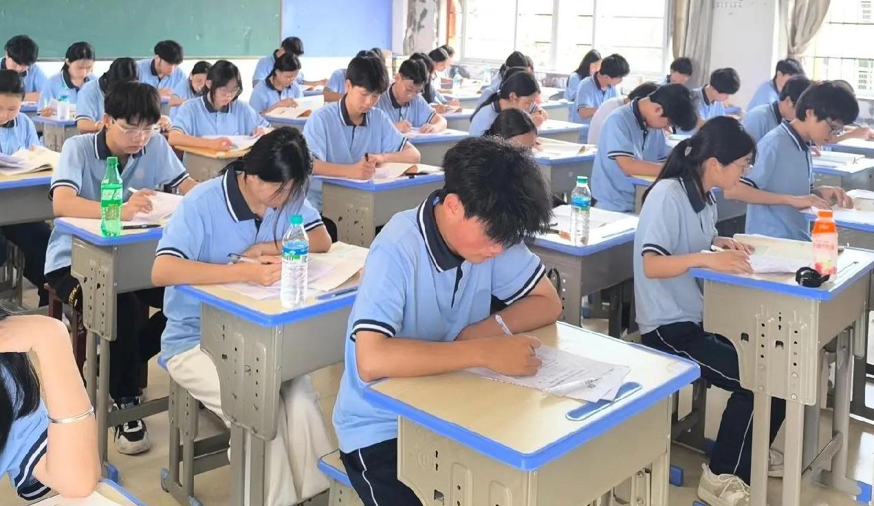 过来人告诉你，新初三上学期干完这几件事，明年中考大概率能冲进重点高中！

初三这
