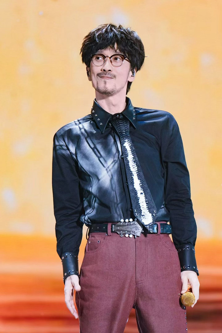 周传雄西安演唱会加场 西安加场了！情歌教父的现场真的值得冲，不是靠舞美是唱得太好
