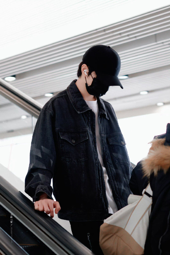 穆祉丞今早出发厦门✈️参加星辰大海活动！ 