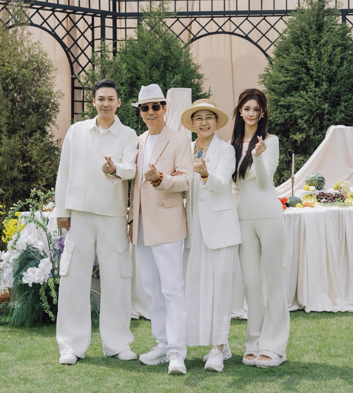 范明的浪漫真的让人感动啊，这细节处理太到位了。
4月7号，范明的继子韩冷分享为父