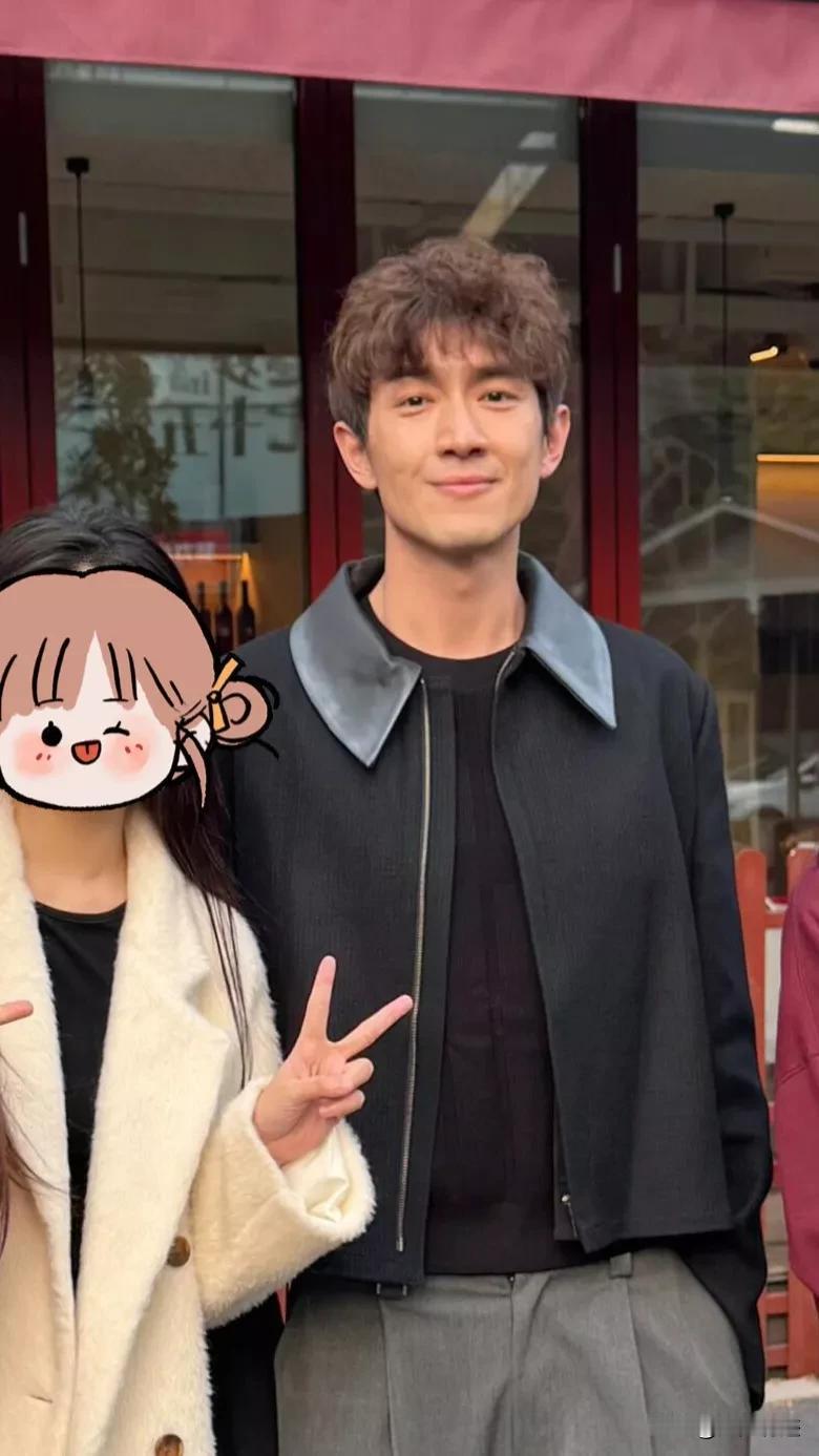 “九亿少女的梦”碎了！
林更新真不适合这种泡面头，这种发型让本来就瘦的他，显得干