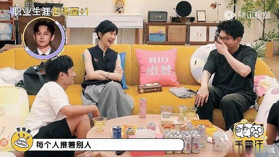 原来也有邪恶栀子花救不了的场 何老师也有知识盲区了，维嘉说快乐家族采访米卢时都成