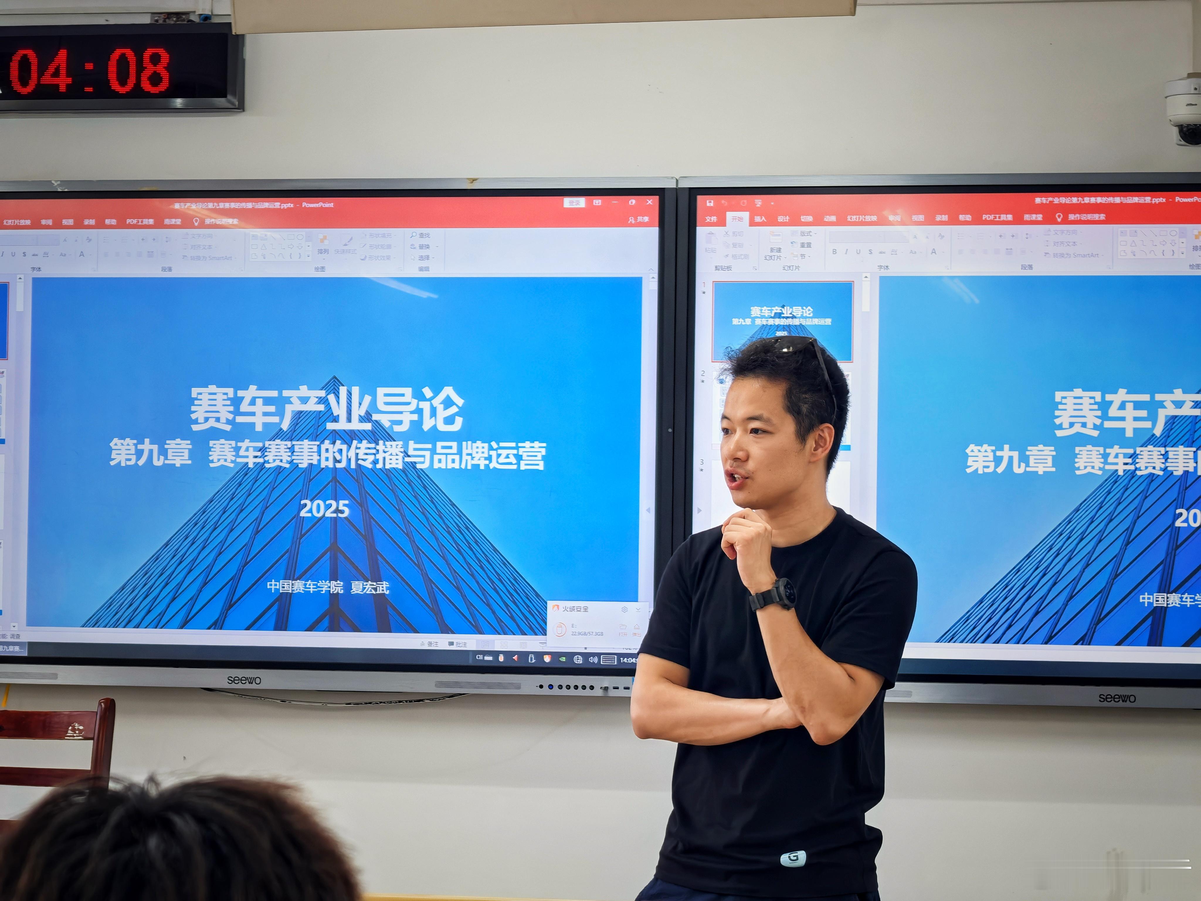 今天在江汉大学讲课，很久没听到上课铃声了🔔 欣哲频道冠军之路  ​​​