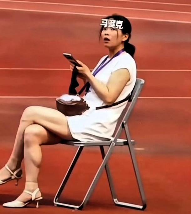 这年头大家都学会了大事化小小事化了

陇超升国旗不起立事件看似就要过去了——涉事