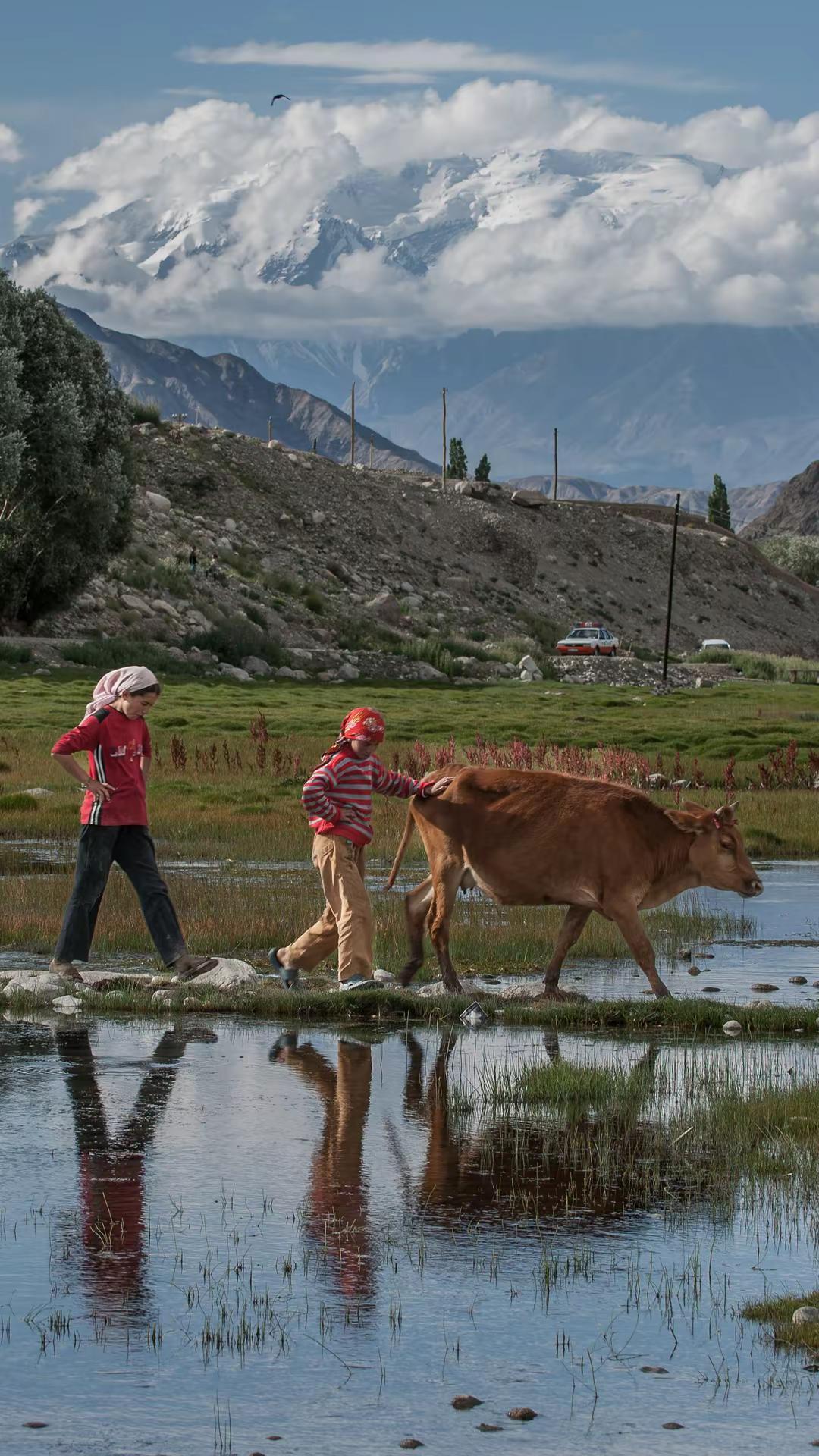 遥远的帕米尔，19年前的您们。2008年夏天的某一次出差帕米尔，依然是县城边上的