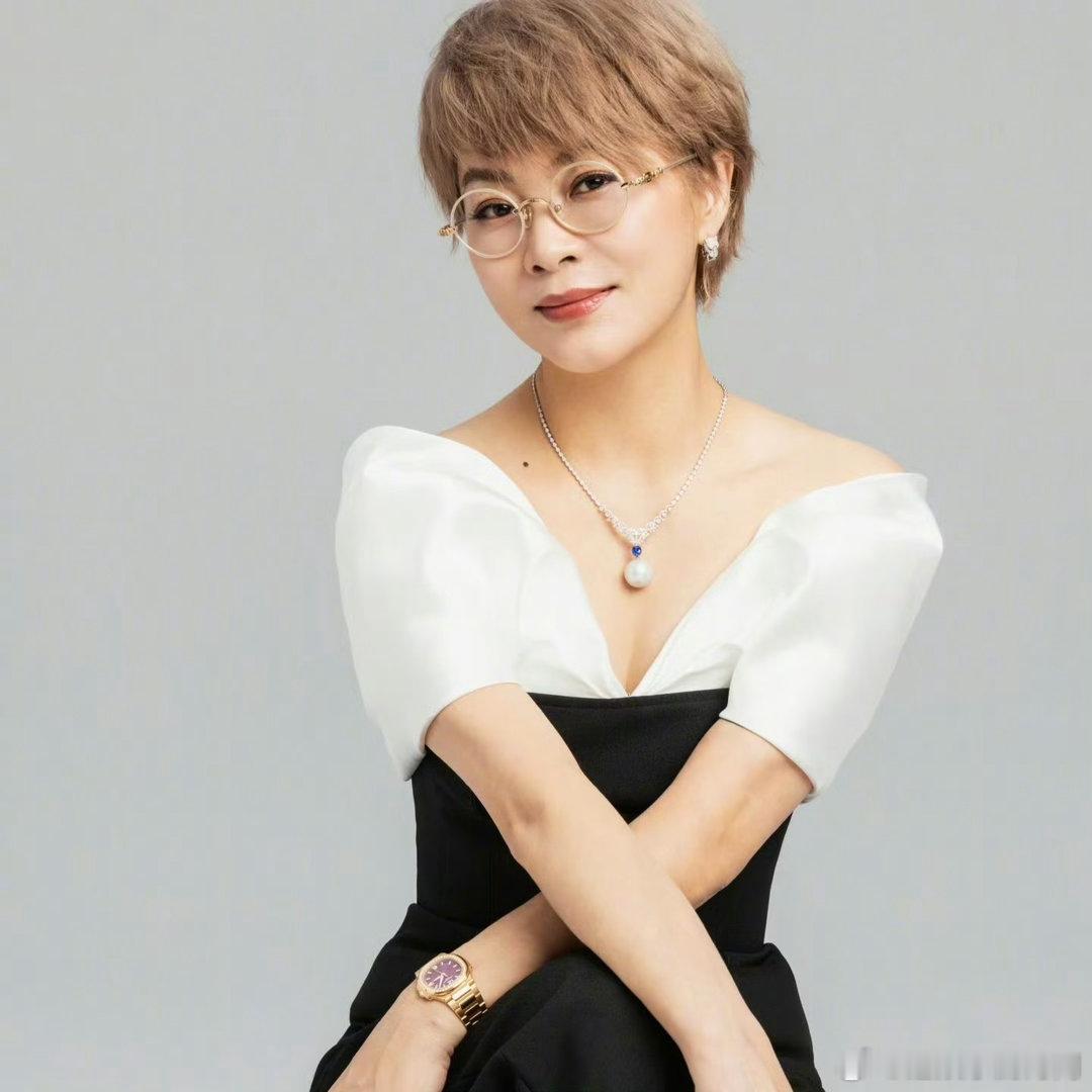 杨晓培去了那英演唱会🥰一场演唱会集齐多位实力派艺人，杨晓培到场应援，工作结缘，