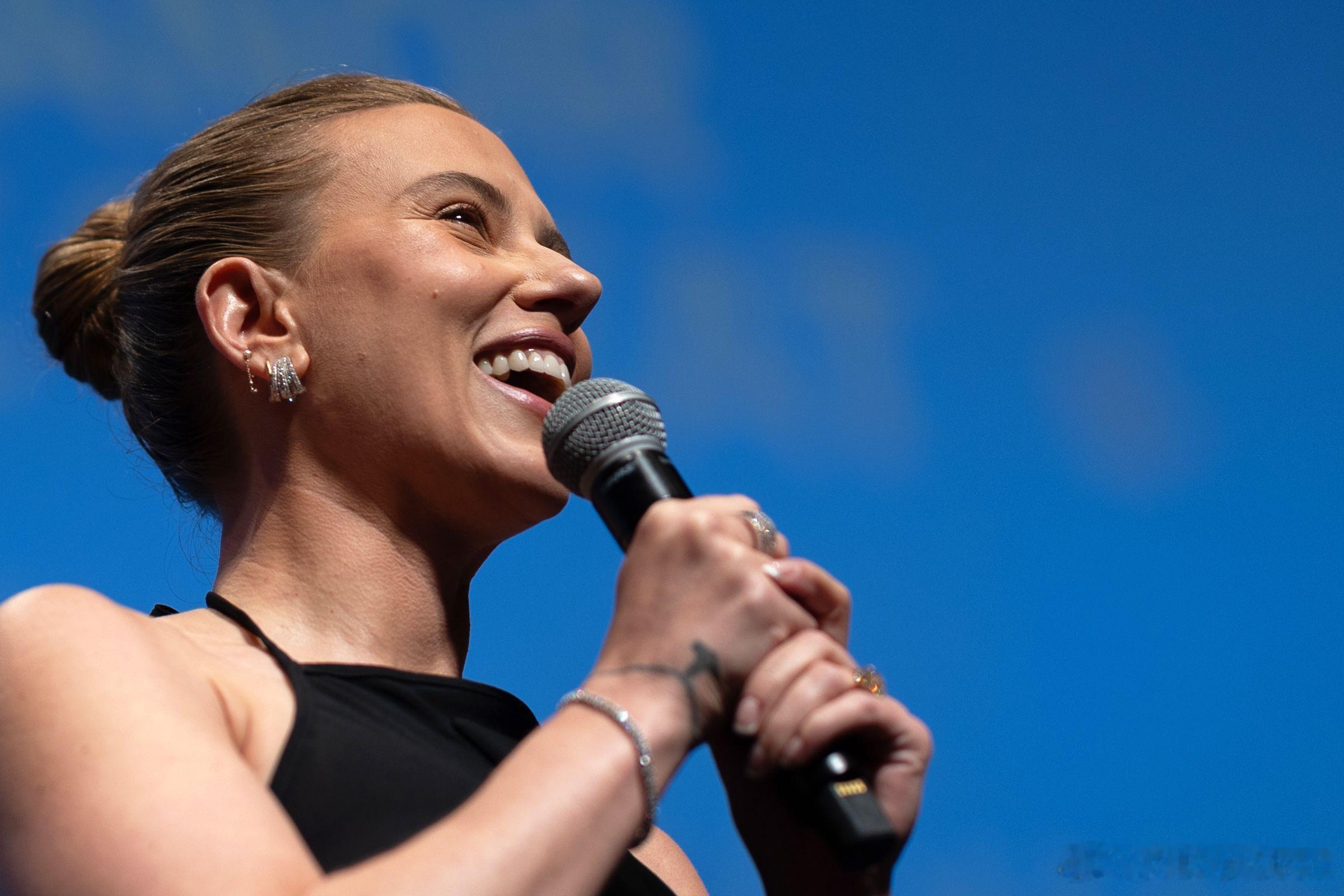 Scarlett Johansson斯嘉丽约翰逊在戛纳电影期间出席自己导演首秀《