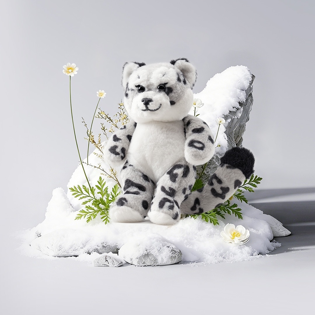 毛绒绒雪豹公仔，可爱吗？评论里抽一位铁子，送！加油打铁吧！[心][心] ​​​