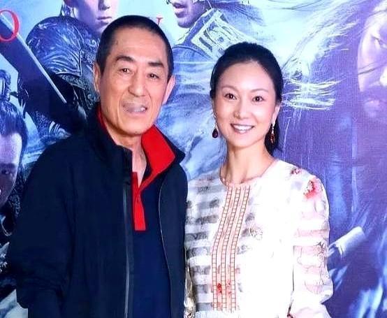 1999年，18岁的陈婷发现自己有了49岁张艺谋的孩子。
电话那头的大导演给了她