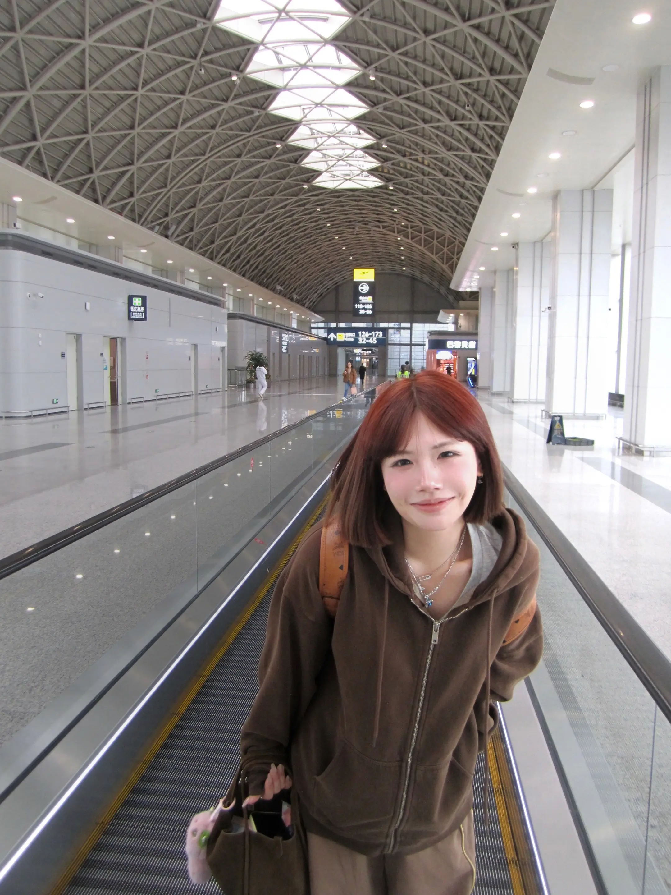 四年后 我不会结婚 八年后 大概我也不会结婚 我会有一份稳定工作 不错...