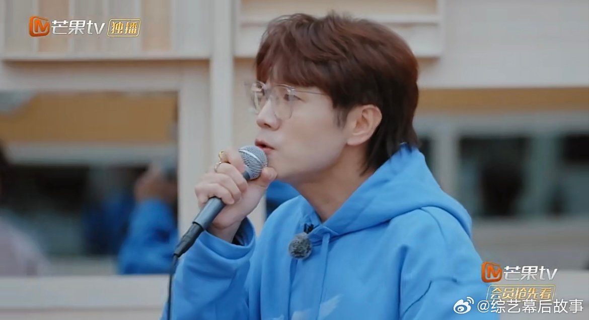 王铮亮月亮照山川全手动转山路快乐老友记 王铮亮一开口就赢了！《月亮照山川》搭配丝