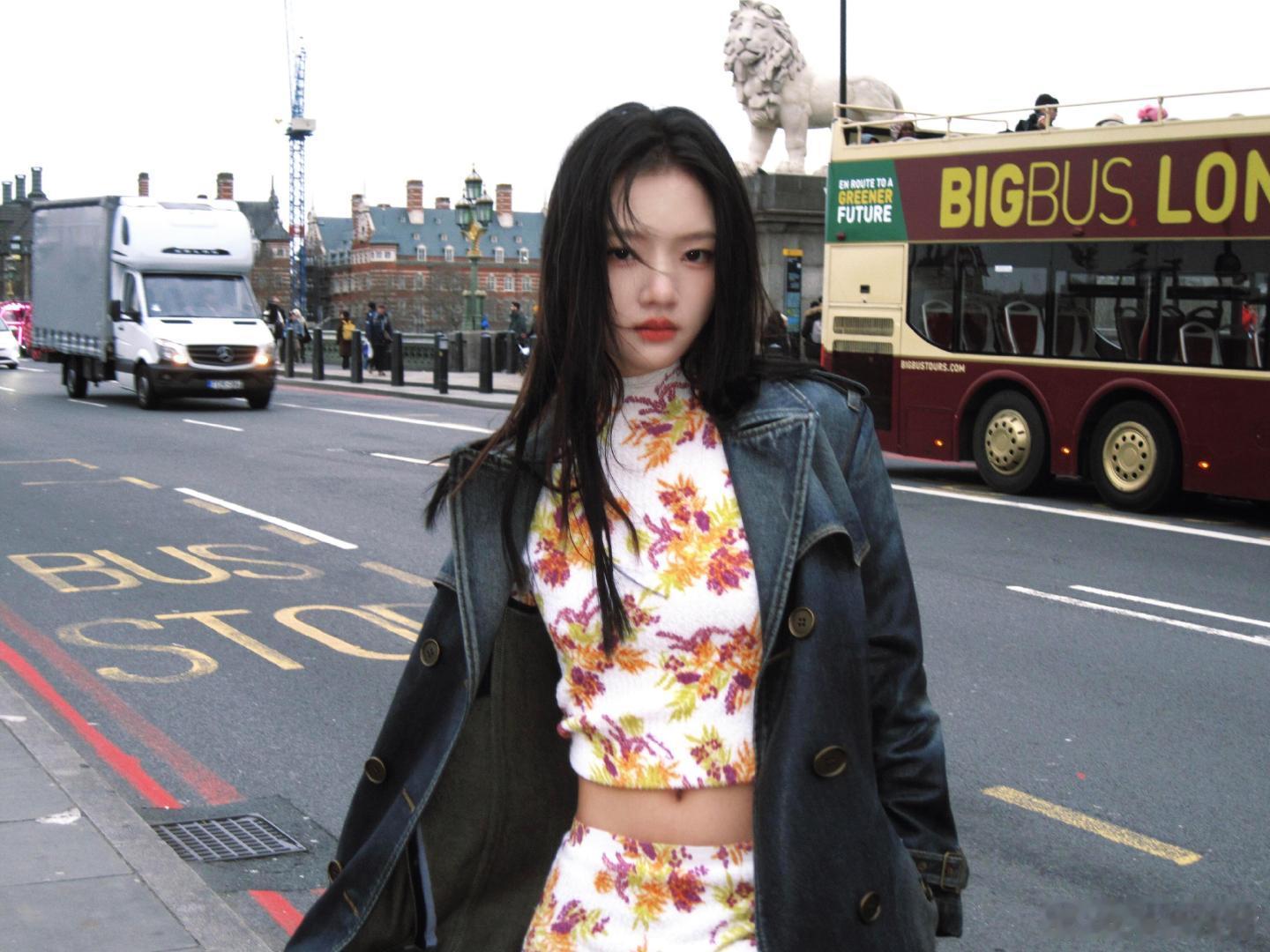 任敏省服秀场一键切换总结：任敏过年省服超可爱，秀场直接美出圈，这反差谁能不爱！任