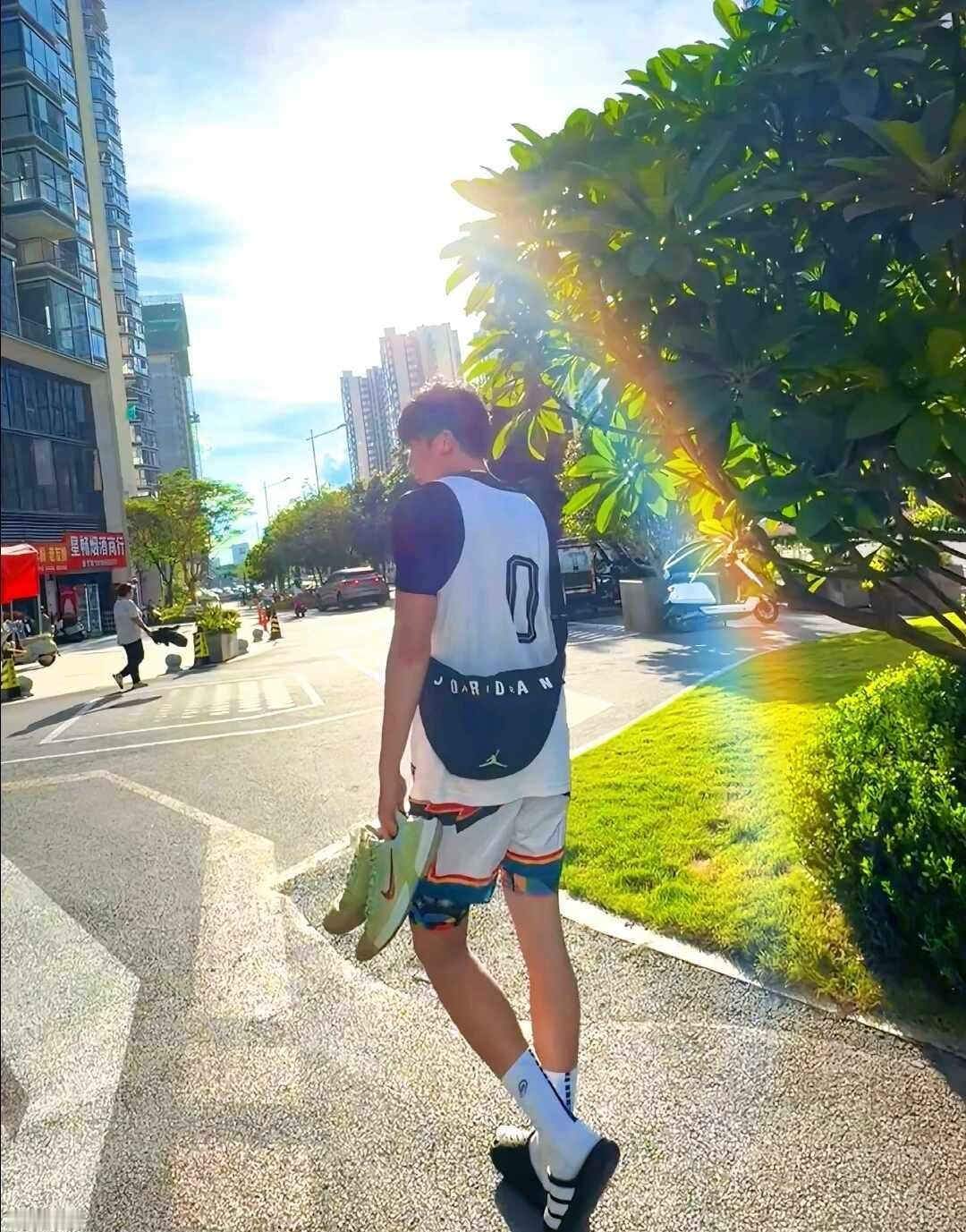 不要让我去的生活磨灭了你对自由的热爱
篮球需要沉淀