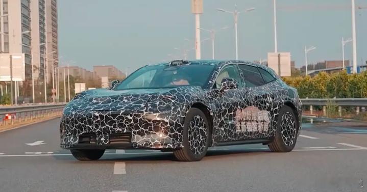 懂车之道讯 懂车之道快讯，启境首款猎装轿跑测试车曝光。 