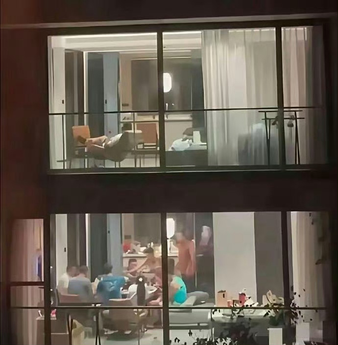 你是羡慕楼上的生活，还是喜欢楼下的生活？ 