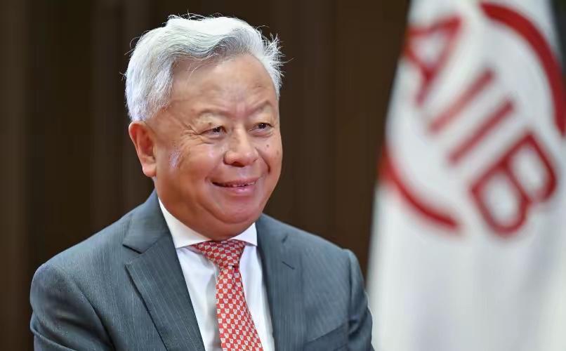 印度人可能要失望了！2026年1月15日，亚投行首任行长金立群正式届满卸任，接任