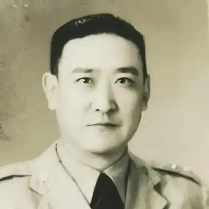 1949年，马呈祥带着8000两黄金逃往埃及。临走前，张治中劝他留下来，他却说：
