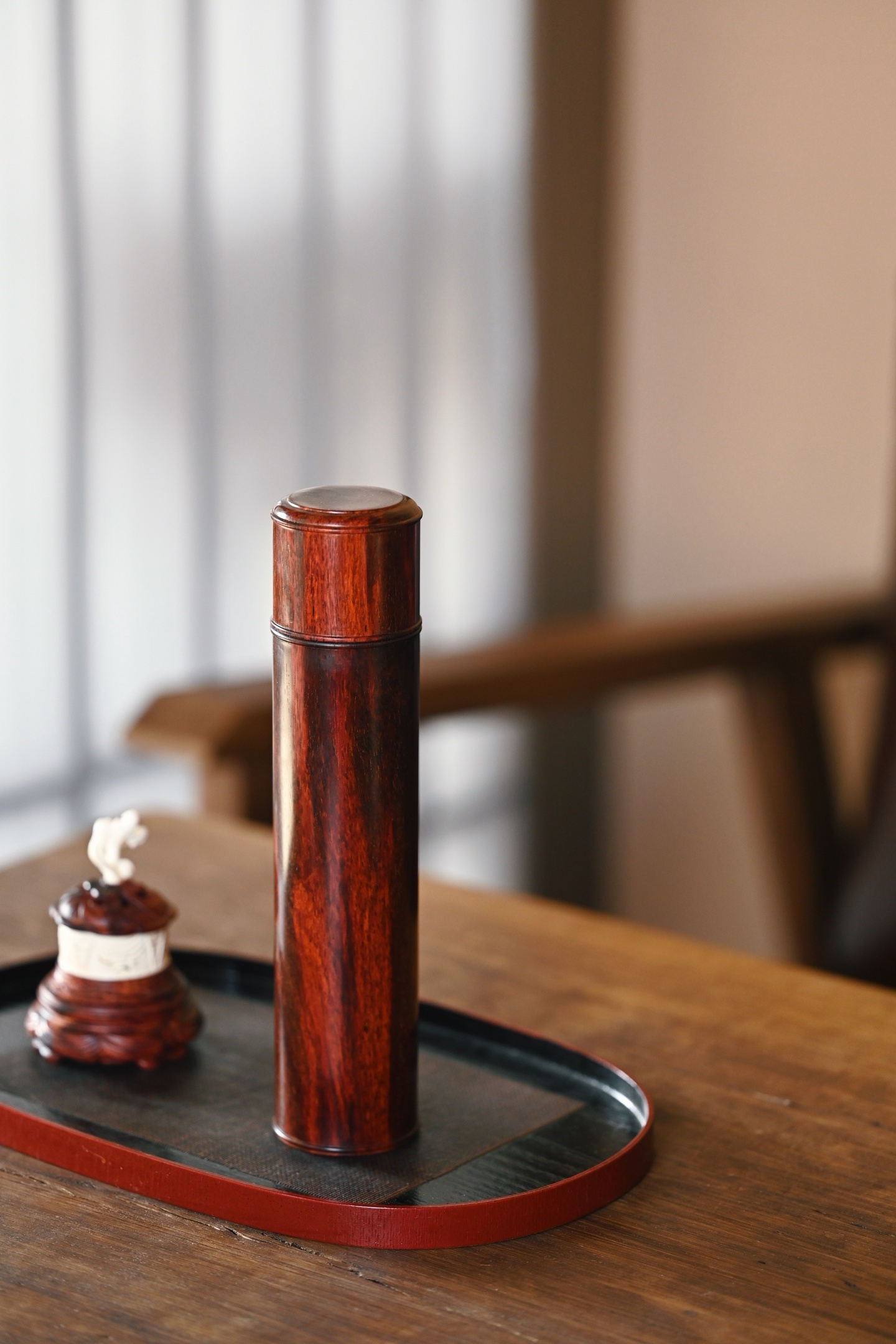 小叶紫檀 | 存香筒 紫檀老料制作，形式古朴，光素无雕，尽品木纹本色，螺旋式结构