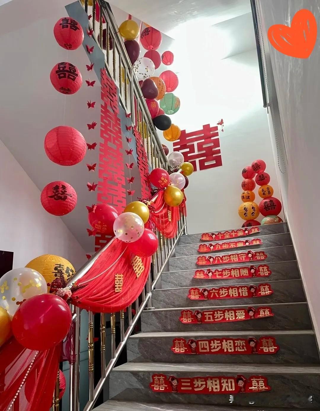 昨天刷到大学同学的结婚朋友圈，直接惊掉我下巴——他居然一个同学都没请！
要知道他