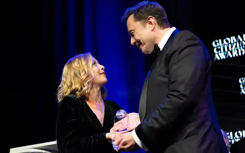   意大利美女总理梅洛尼与世界首富马斯克那是惺惺相惜，相见恨晚，也分不清谁是迷哥