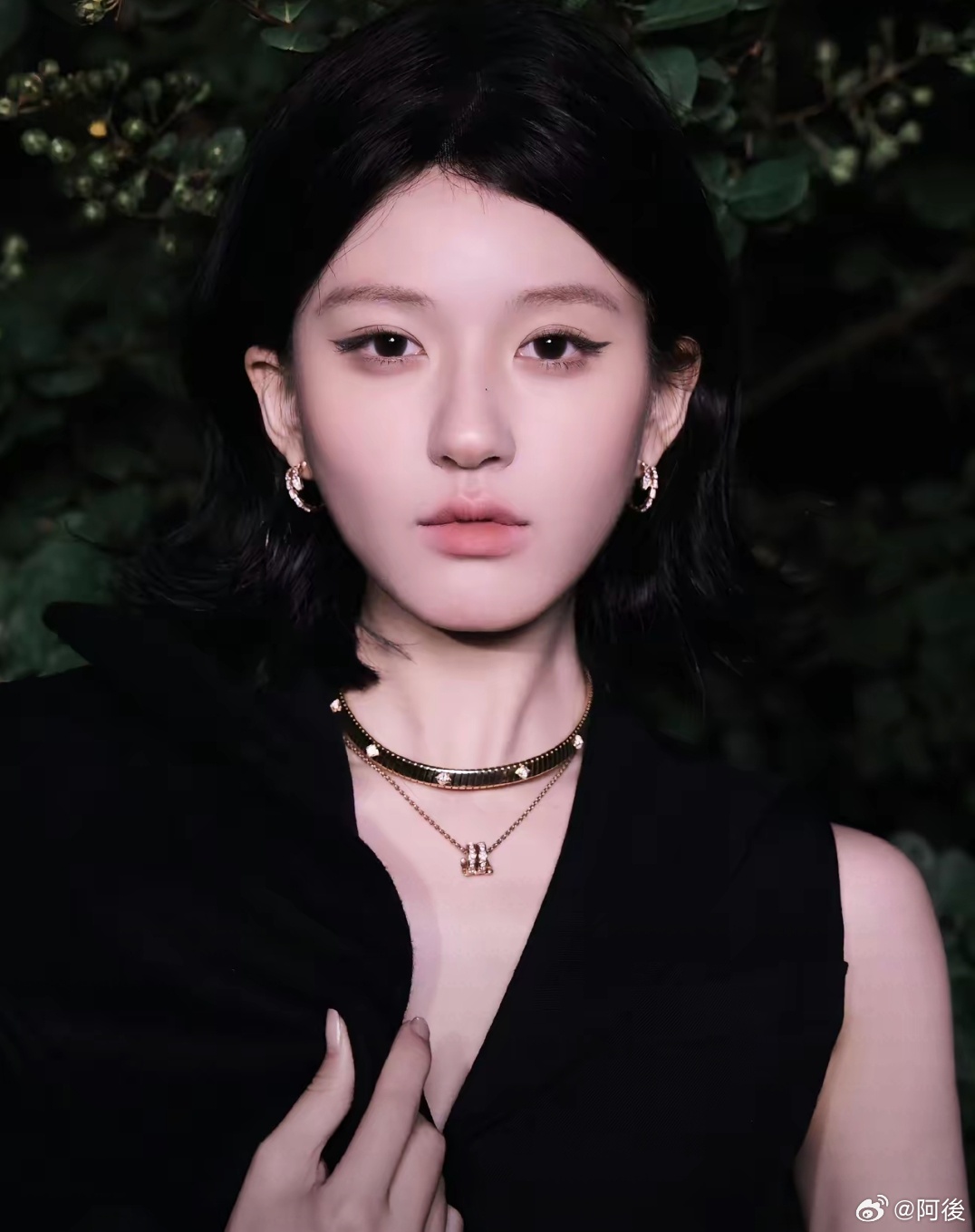 肖战《十日终焉》女主目前在接触赵露思，很明确的2点，第一点，赵露思目前接不了，第