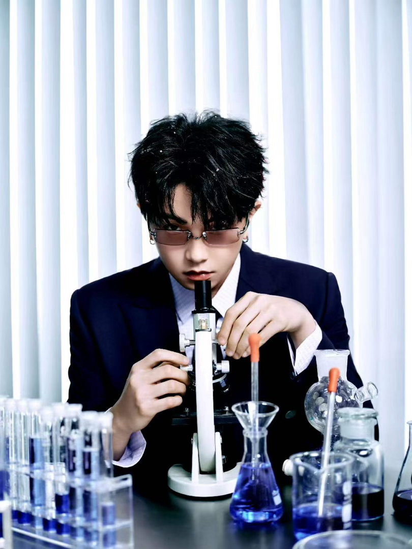 颜人中宁波站演唱会满场都是甜蜜瞬间 谁能拒绝颜人中的现场！每一首歌都唱到人心坎里