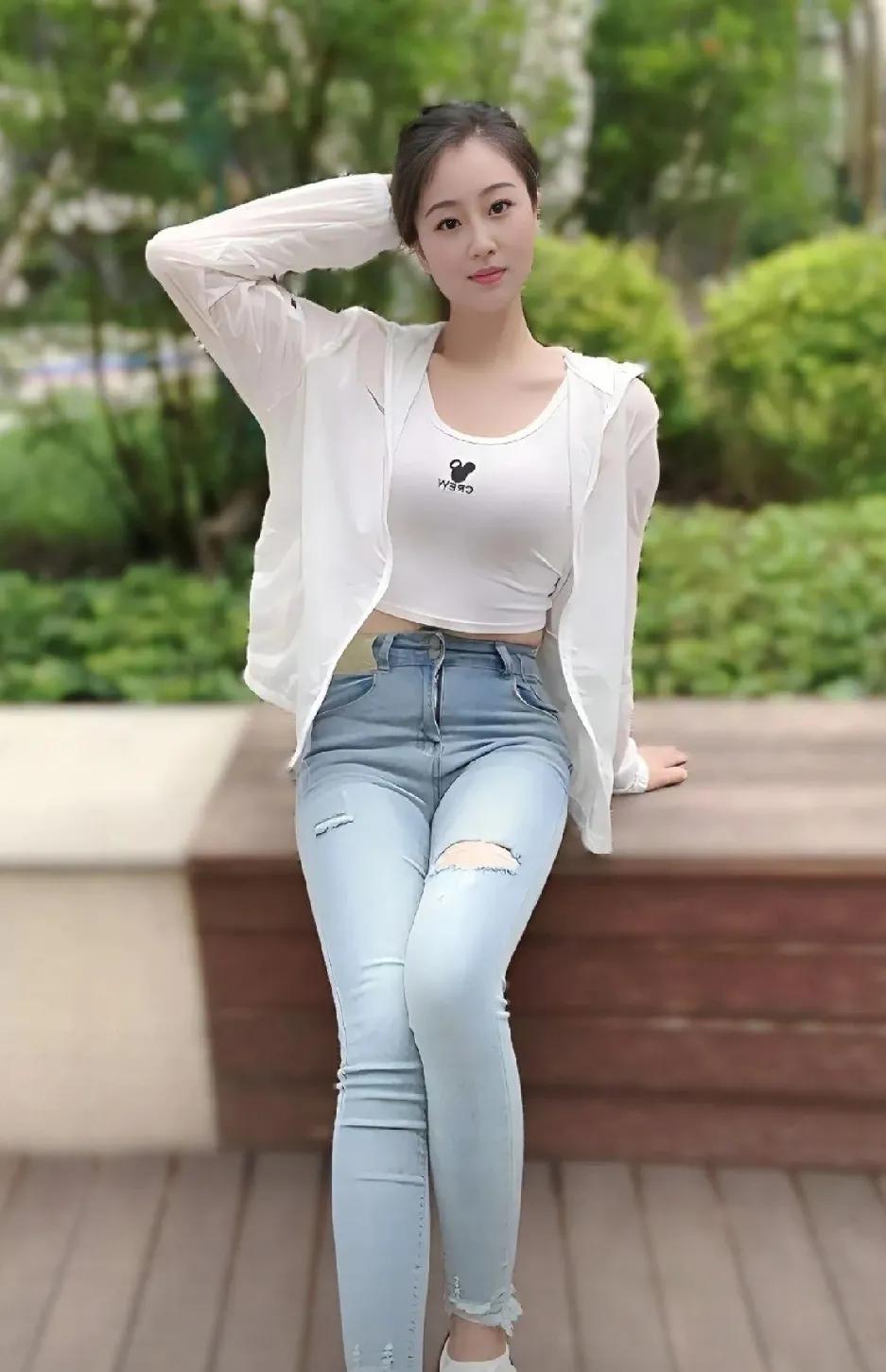 38岁的苏珊被称为“大龄剩女”，她学历高，事业有成，自诩为“优质剩女”。然而，在