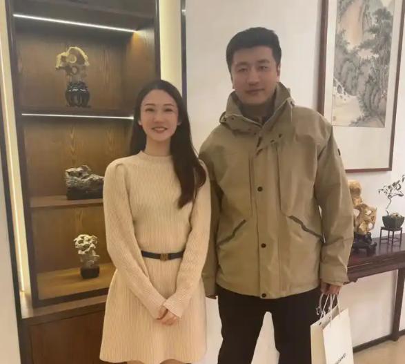 张雪峰离世后，人们才发现他和妻子李丽婧根本不是外界猜的那种自由恋爱多年。真相是经