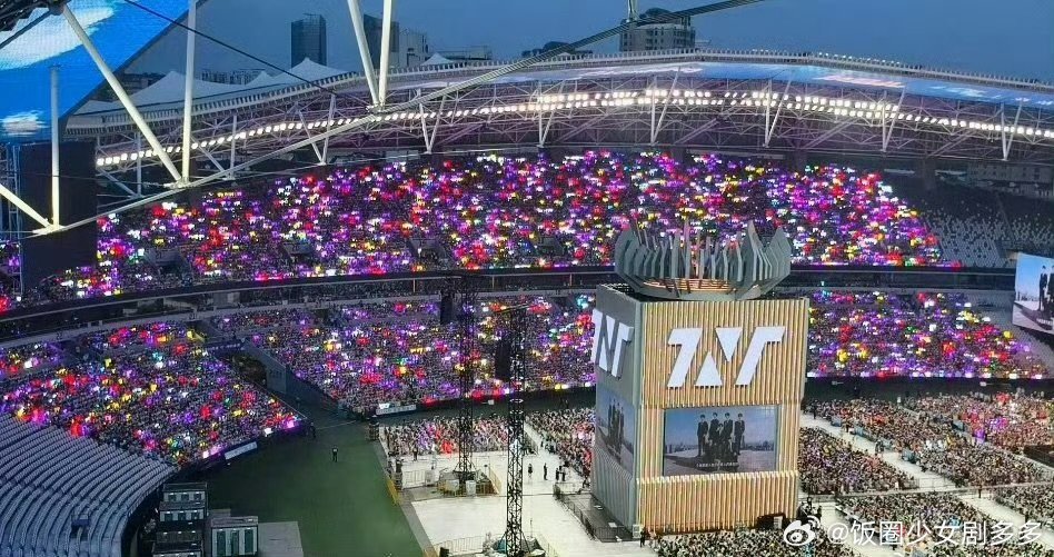 时团演唱会day3灯牌马嘉祺紫海太伟大了吧！ 