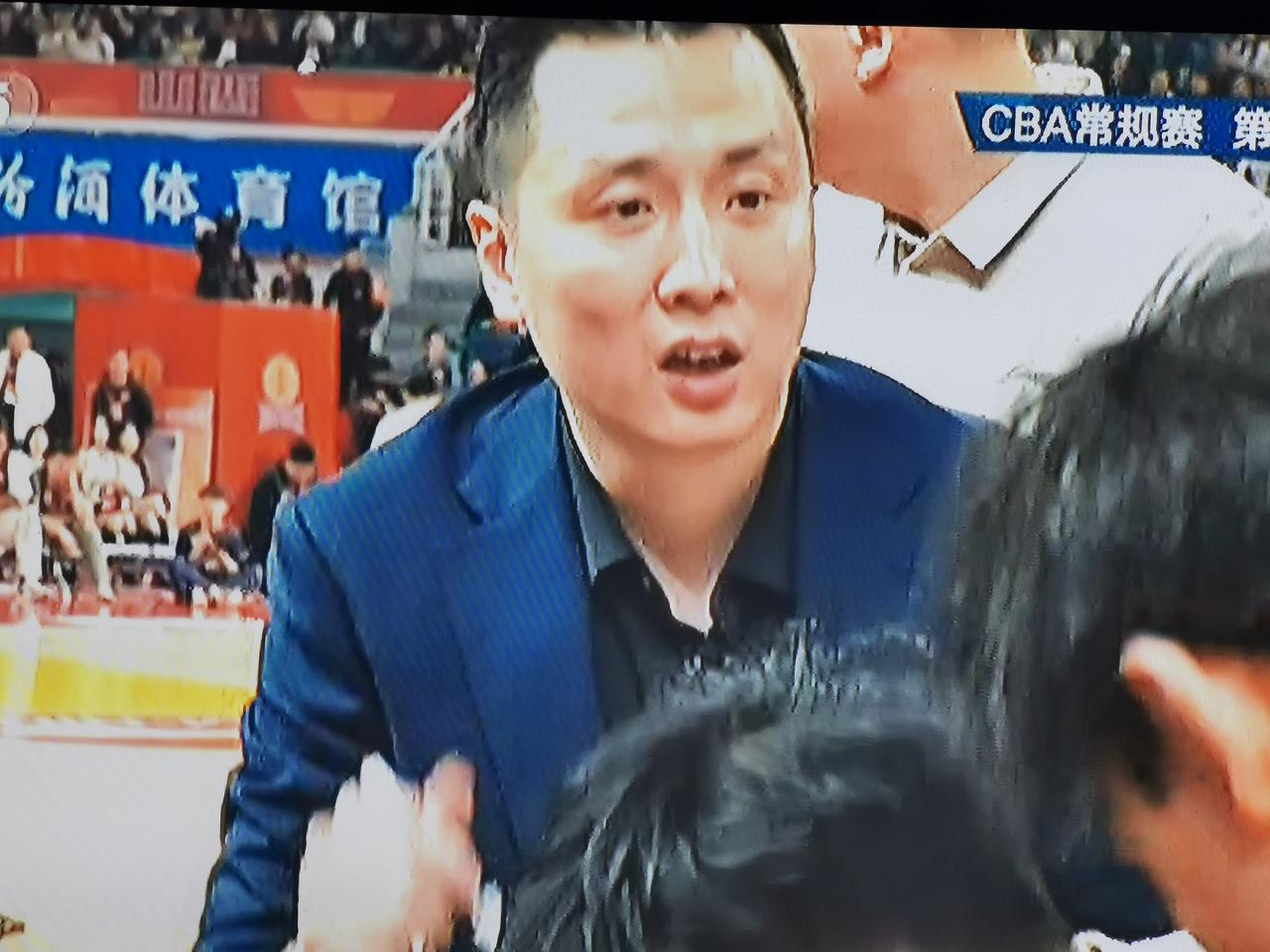 100比96险胜——今晚体能和心理已呈疲态的上海队虽逆转山西队，但看上去距离输球