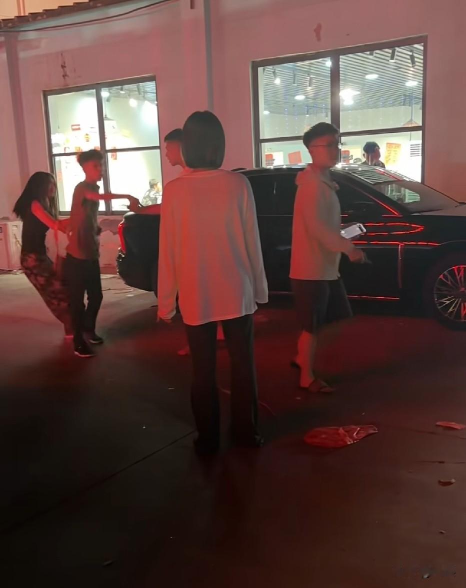 有人拉着比谁都狠