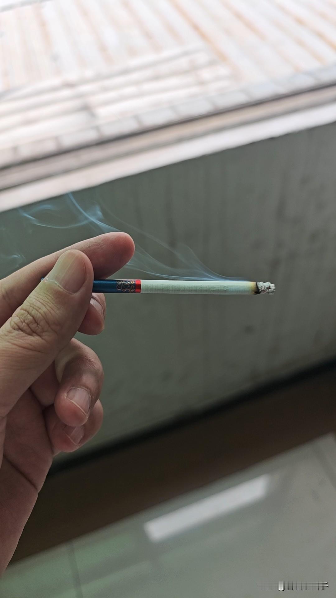 我做生意17年，我深知人性的恶，我不给任何人走近，就是见面有事说事，没事不联系，