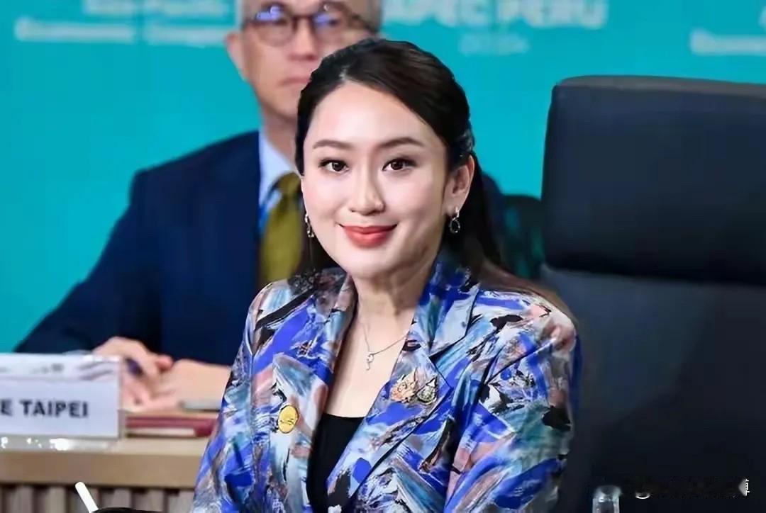 佩通坦的机会终于要来了，父亲终于要获释了，有了父亲的帮助，她再次进入政坛，指日可