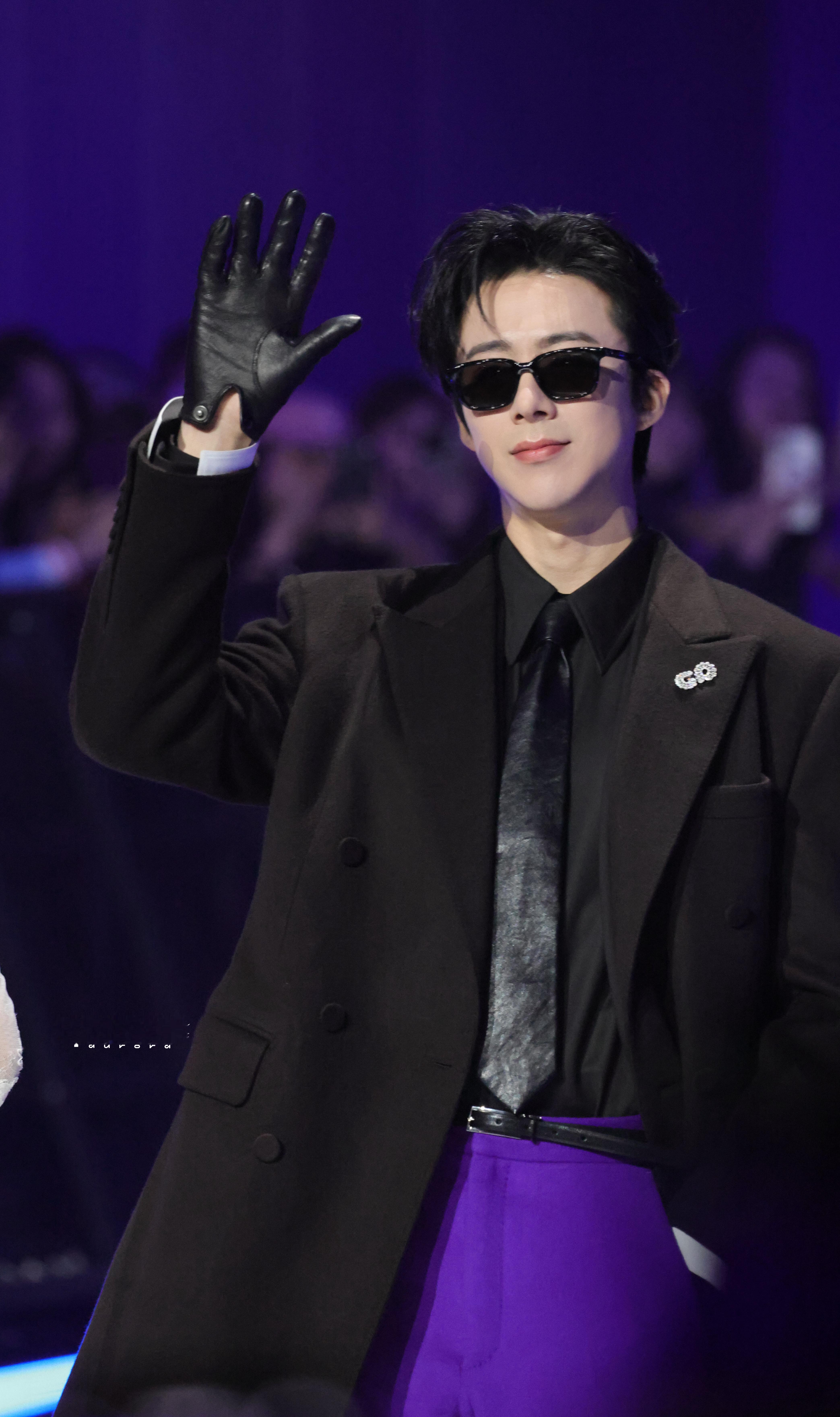 刘宇宁紫色造型是南枫经纪人搭的吧 哈哈哈哈哈从南枫经纪人转岗到刘宇宁造型师了吗刘