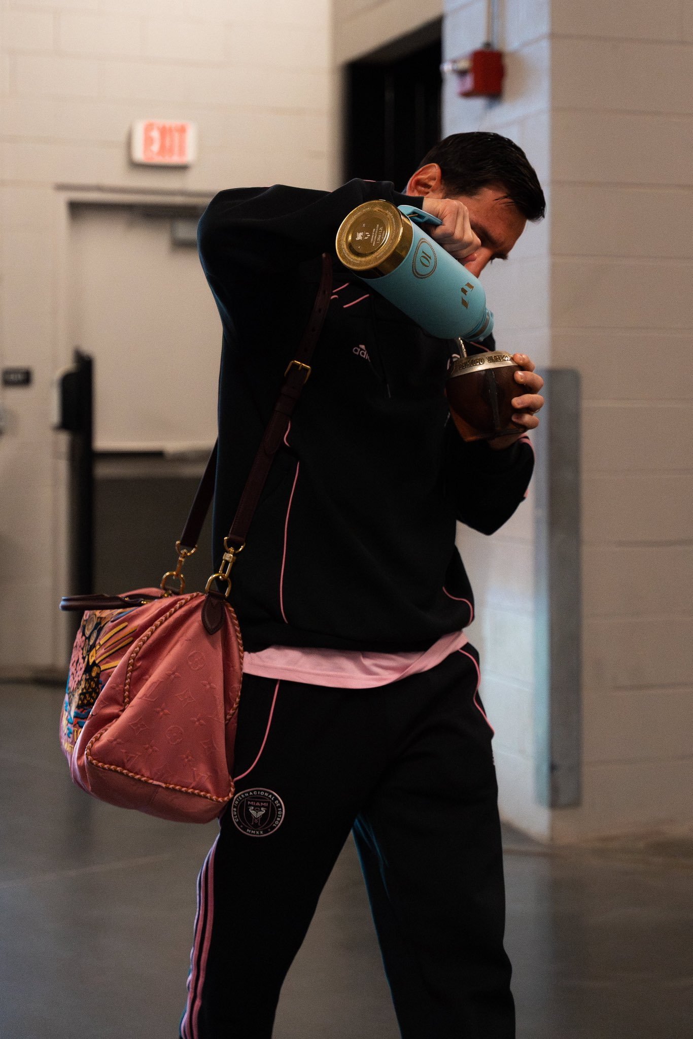 【抵达球场】🧉不离手梅西[超话]纳什维尔vs迈阿密国际迈阿密国际[超话] ​​